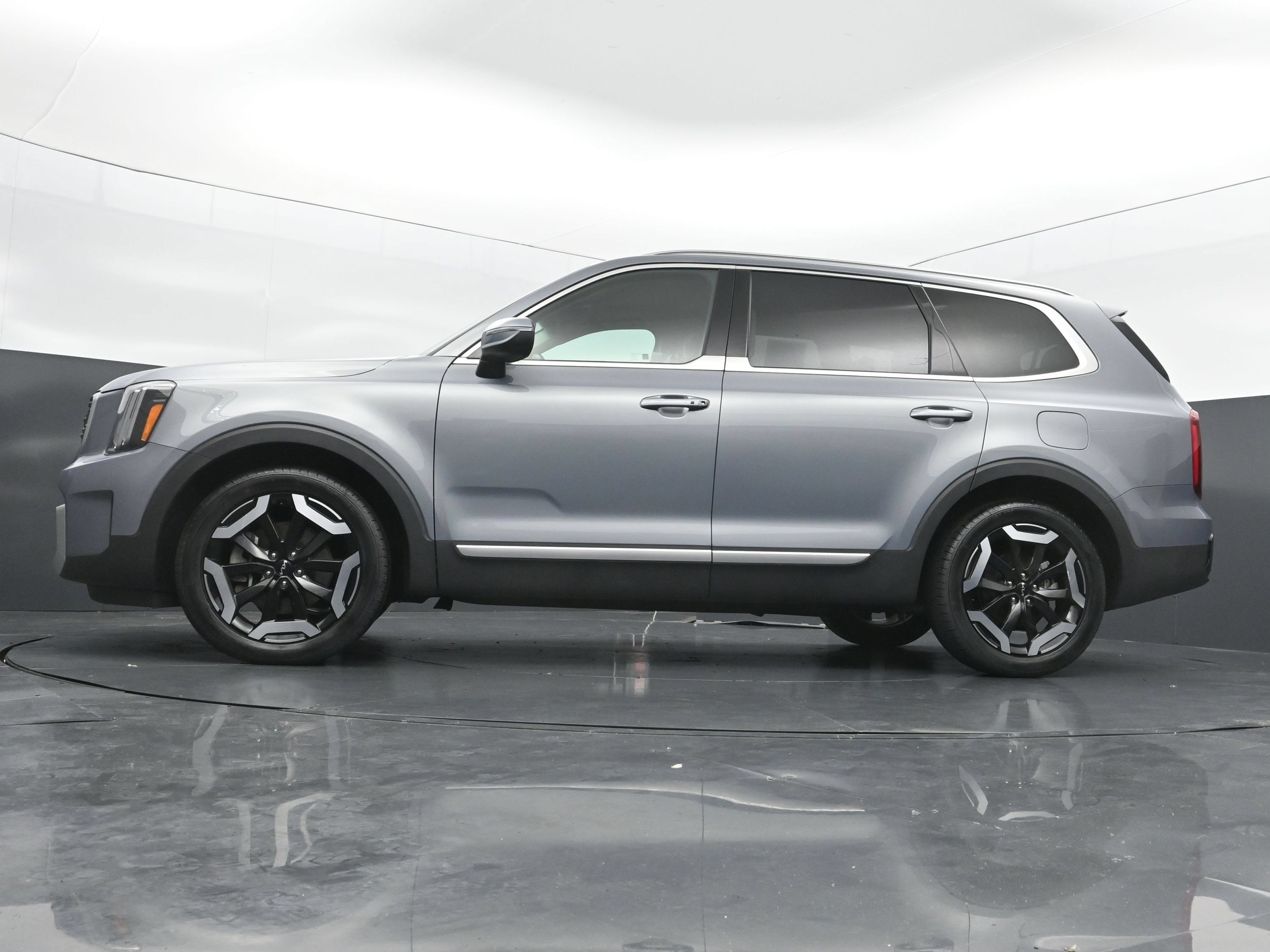 Used 2025 Kia Telluride S FWD image 37