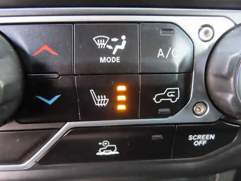 Used 2022 Jeep Wrangler Unlimited Willys image 7