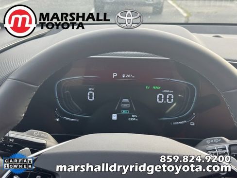 Used 2025 Kia Niro EX image 18