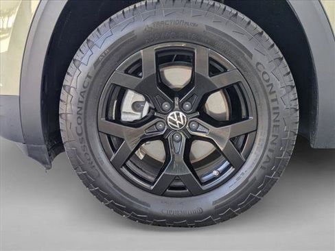 Used 2024 Volkswagen Atlas Peak Edition SE AWD/4WD image 26