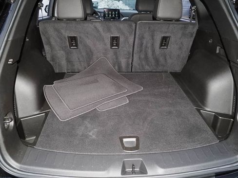 Used 2023 Chevrolet Blazer LT image 9