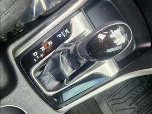 Used 2017 Hyundai Elantra GT image 12