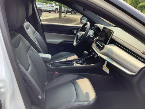 New 2025 Jeep Compass Limited w/ Sun and Sound Group image 9