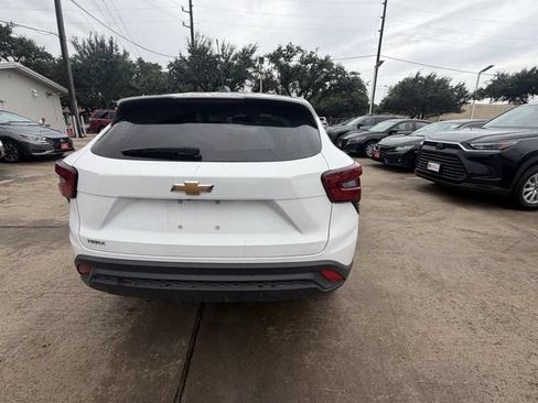 Used 2025 Chevrolet Trax LS FWD image 6