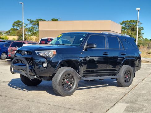 Used 2018 Toyota 4Runner SR5 image 2