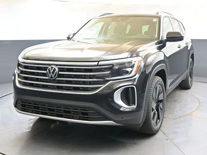 New 2026 Volkswagen Atlas SE w/ Black Wheel Package