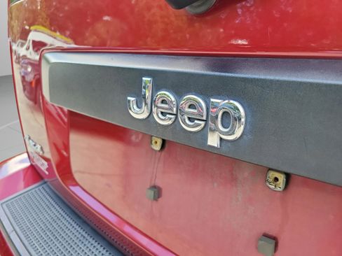 Used 2012 Jeep Liberty Sport AWD/4WD image 7