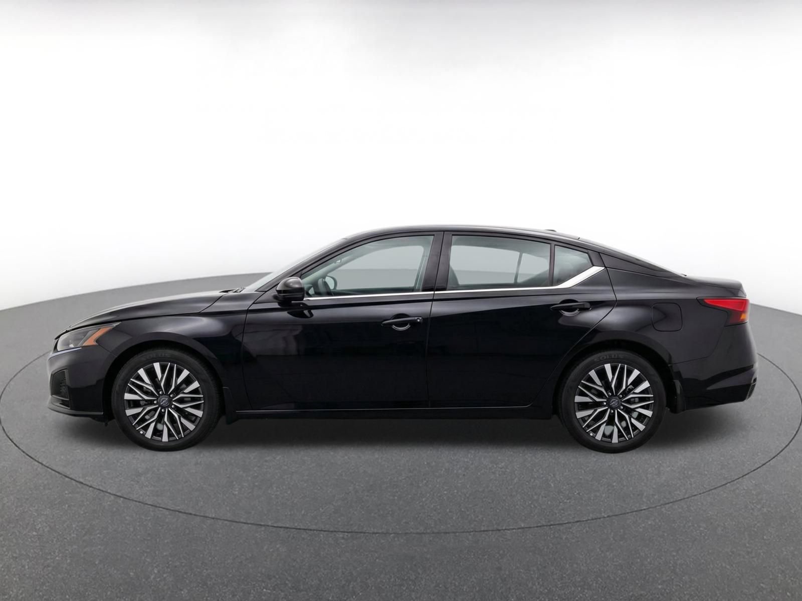Used 2026 Nissan Altima 2.5 SV FWD image 3