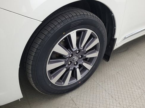 Used 2015 Toyota Sienna Limited Premium AWD/4WD image 31