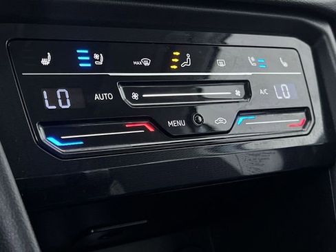 Used 2025 Volkswagen Taos SEL image 19