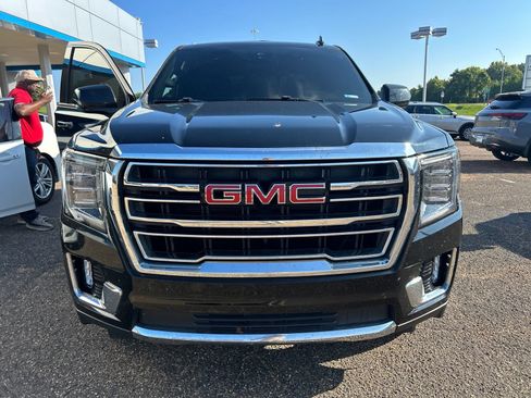 Used 2023 GMC Yukon SLT RWD image 2