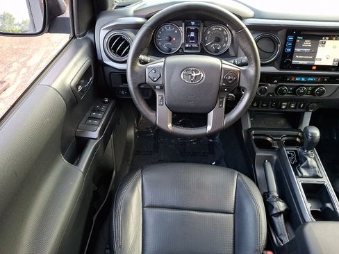 Used 2018 Toyota Tacoma TRD Sport AWD/4WD image 11
