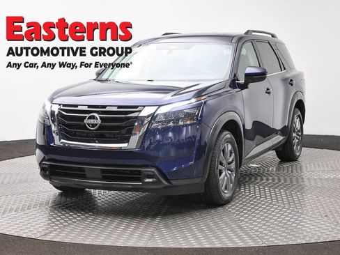 Used 2025 Nissan Pathfinder SV FWD image 1
