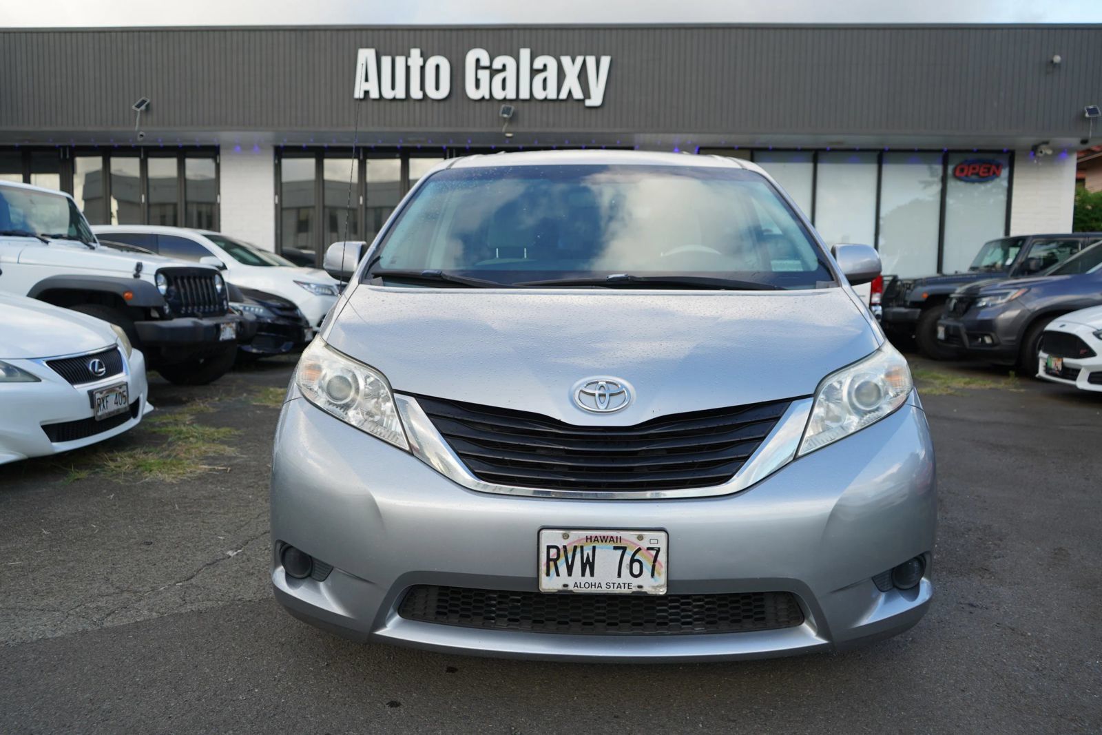 Used 2012 Toyota Sienna LE FWD image 2