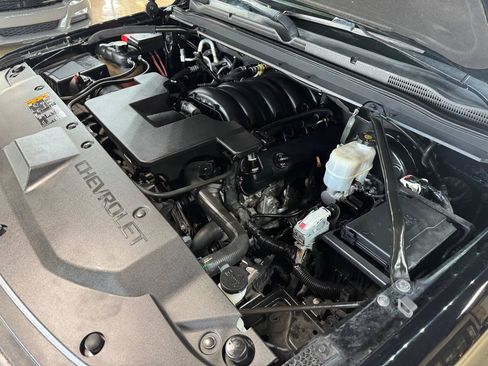 Used 2019 Chevrolet Suburban LT RWD image 56