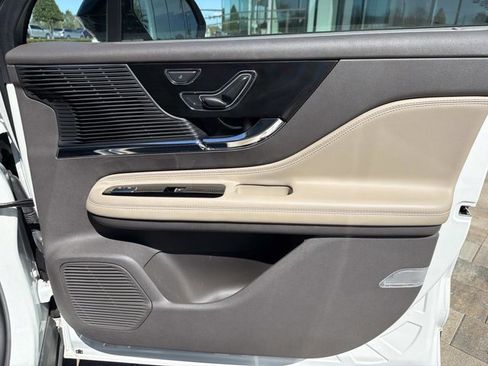 Certified 2020 Lincoln Corsair FWD w/ Premium Package image 19