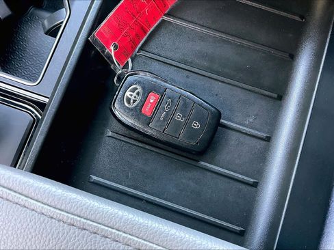 Used 2025 Toyota Tundra Limited image 14