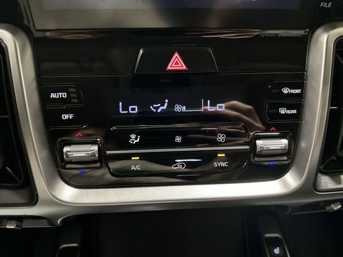 Used 2021 Kia Sorento S w/ Panoramic Sunroof Package AWD/4WD image 17