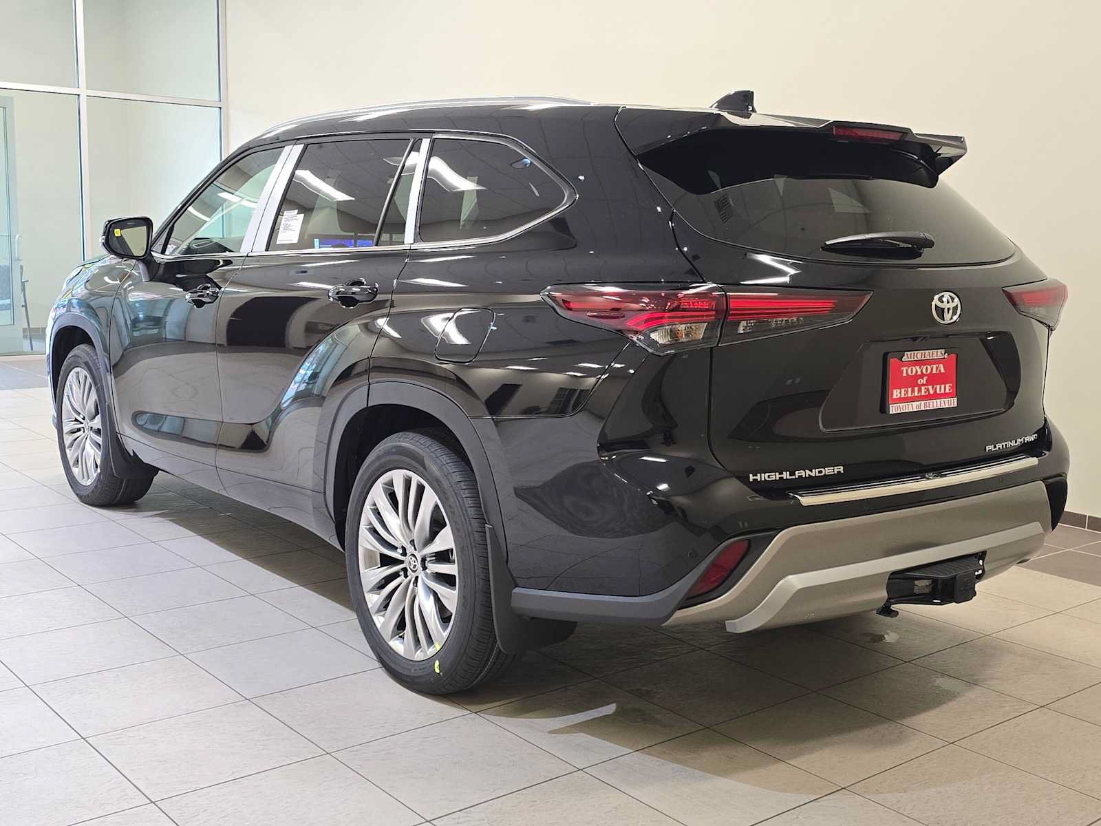New 2026 Toyota Highlander Platinum AWD/4WD image 4