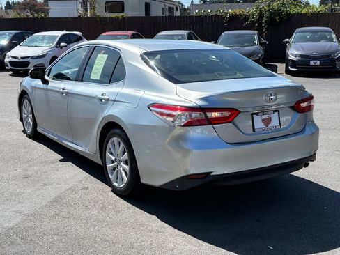 Used 2018 Toyota Camry LE w/ Moonroof Package FWD image 5