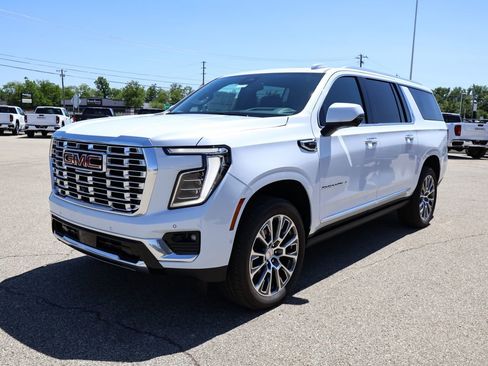 New 2026 GMC Yukon XL Denali w/ Sun & Power Step Package AWD/4WD image 33