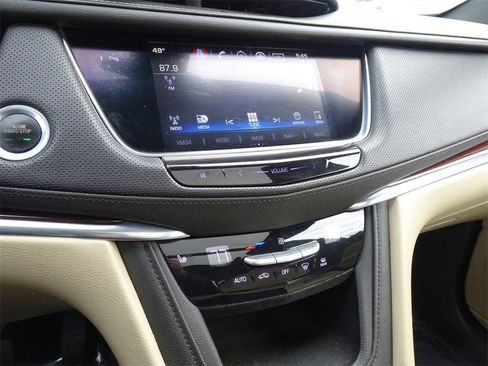 Used 2018 Cadillac XT5 Luxury w/ Driver Awareness Package image 19