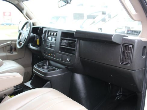 Used 2022 GMC Savana 2500 image 21