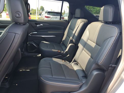 New 2026 Chevrolet Traverse High Country w/ LPO, Floor Liner Package FWD image 28