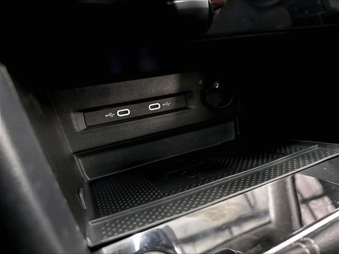 Used 2023 Volkswagen Taos SE w/ Panoramic Sunroof Package FWD image 19