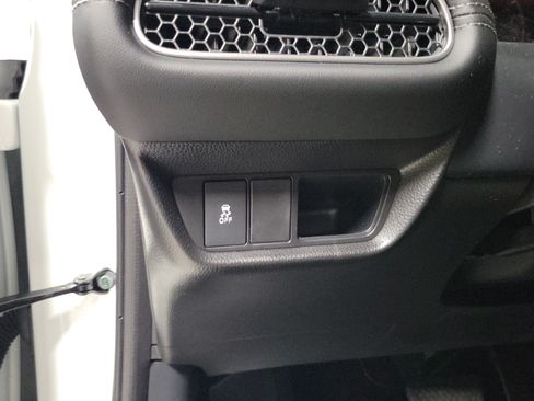 Certified 2026 Honda HR-V EX-L image 17