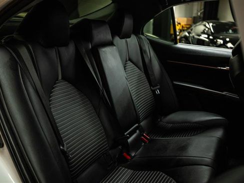 Used 2024 Toyota Camry SE image 11