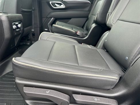 Used 2022 GMC Yukon SLT w/ SLT Premium Package image 21