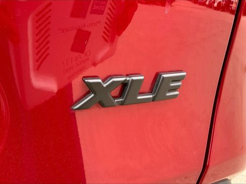 Used 2025 Toyota RAV4 XLE Premium image 10