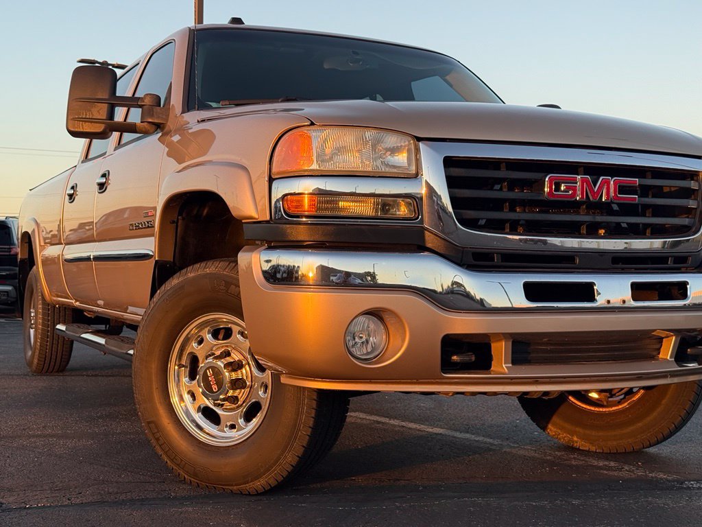 Used 2004 GMC Sierra 2500 SLE w/ Heavy-Duty Power Package AWD/4WD image 3