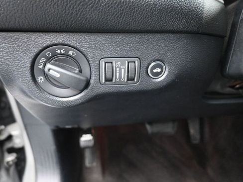 Used 2017 Dodge Challenger SXT image 21