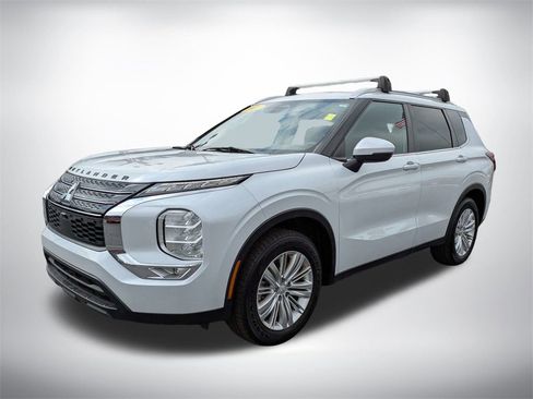 Used 2022 Mitsubishi Outlander ES image 8