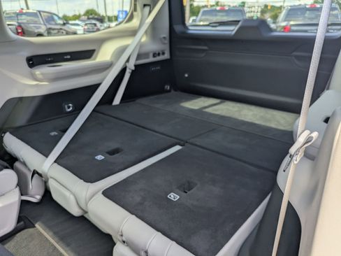 Certified 2024 Jeep Wagoneer Series III w/ Premium Group I image 32