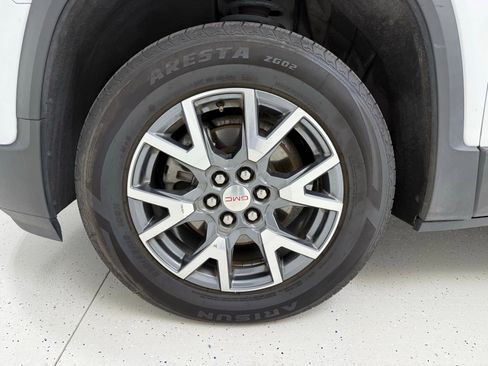 Used 2023 GMC Acadia SLT image 9