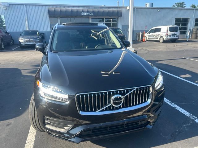 Used 2022 Volvo XC90 T5 Momentum w/ Climate Package AWD/4WD image 2