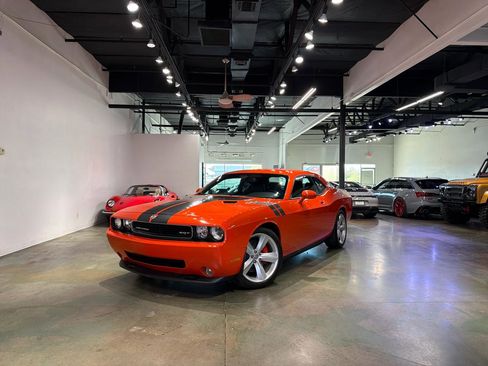 Used 2009 Dodge Challenger SRT8 w/ SRT Option Group II image 2