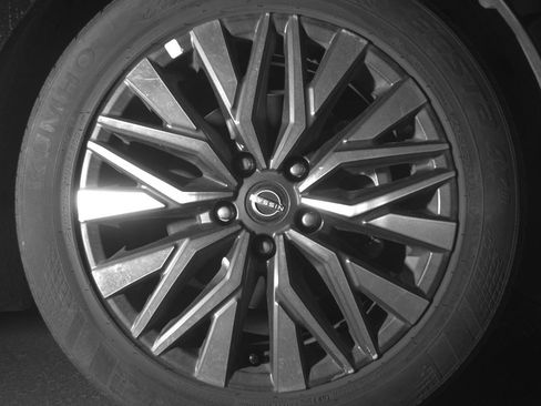 Used 2025 Nissan Altima 2.5 SV FWD image 13