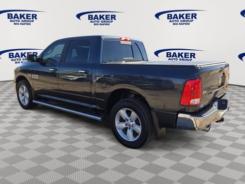 Used 2017 RAM 1500 Classic SLT w/ SLT Plus D￩cor Group AWD/4WD image 3