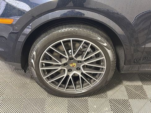 Used 2021 Porsche Cayenne image 12