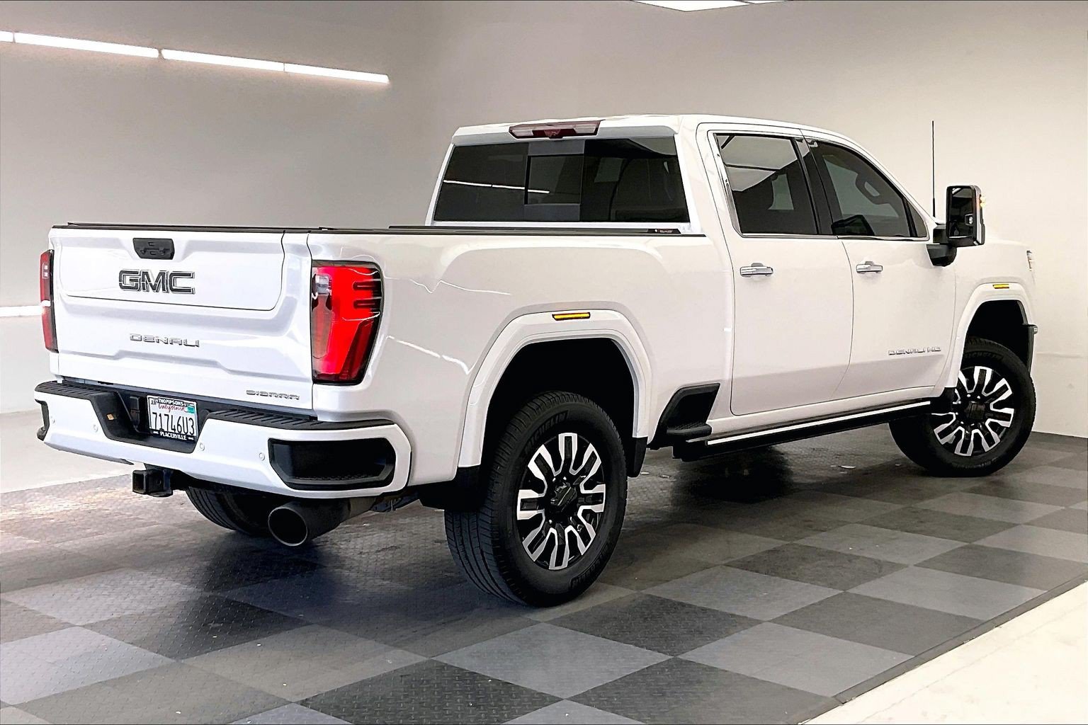 Used 2024 GMC Sierra 2500 Denali Ultimate AWD/4WD image 13