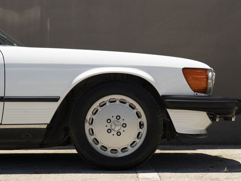 Used 1988 Mercedes-Benz 560 SL image 32