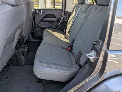 Used 2025 Jeep Wrangler Sahara image 27