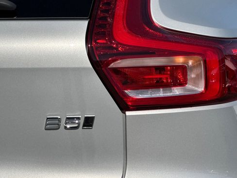 Certified 2025 Volvo XC40 B5 Core image 13