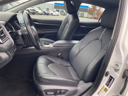 Used 2023 Toyota Camry SE image 14