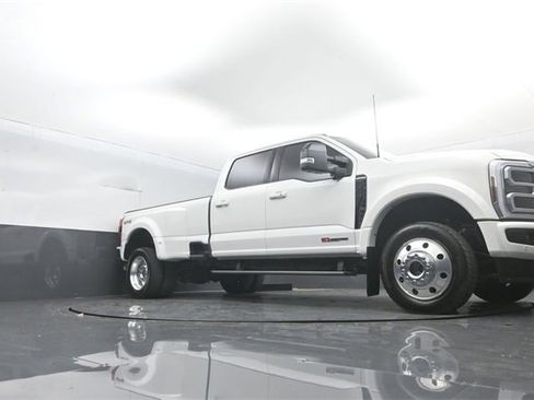 Certified 2025 Ford F450 Platinum image 24