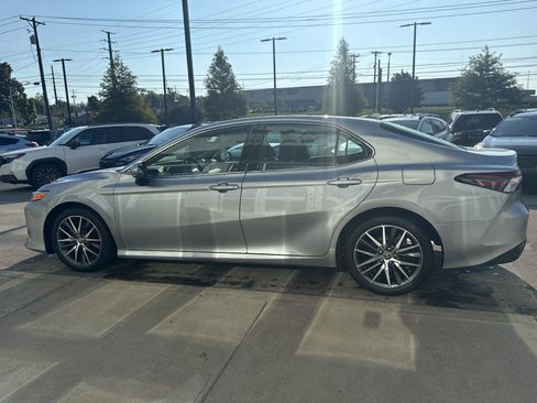 Used 2024 Toyota Camry XLE FWD image 6